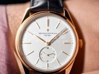 朗格手表顯示屏背光不亮。