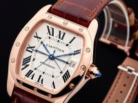 海瑞溫斯頓手表玻璃鏡面損壞。