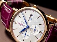 天梭手表顯示屏偏色。