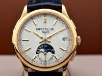 迪奧手表指針顏色褪色。