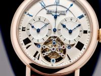 蕾蒙威手表表帶斷裂或磨損。