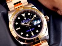 尊皇手表顯示屏偏色。