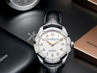 帝舵手表顯示屏偏色。