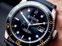 雷達(dá)手表指針顏色褪色。