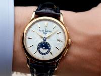 摩凡陀手表秒針回位功能失效。