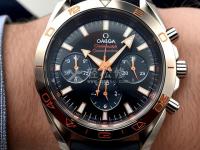 梵克雅寶手表顯示屏偏色。