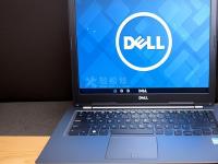 榮耀筆記本電腦的充電器出現(xiàn)故障，無(wú)法正常工作。